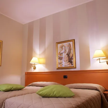 La Luna Hotel 3*
