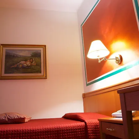 Hotel La Luna 3*
