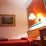 Hotel La Luna 3*