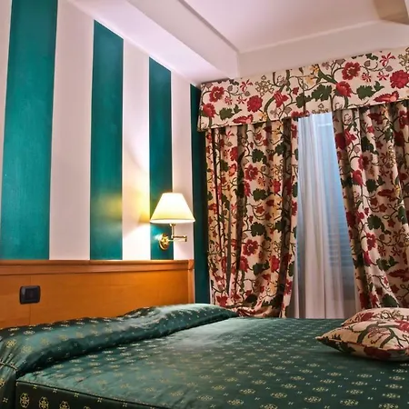 Hotell La Luna Lucca
